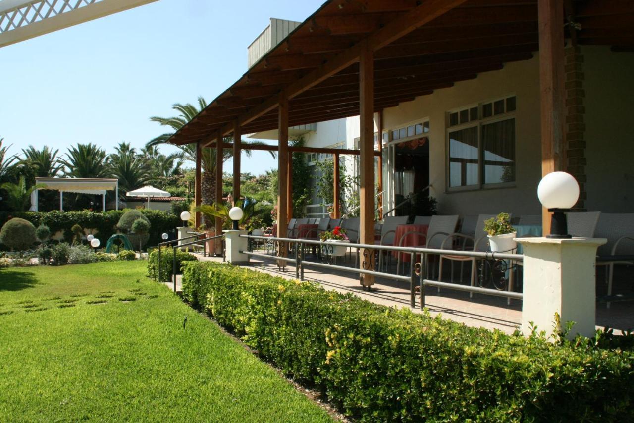 Batis Hotel Livanátai Exterior foto